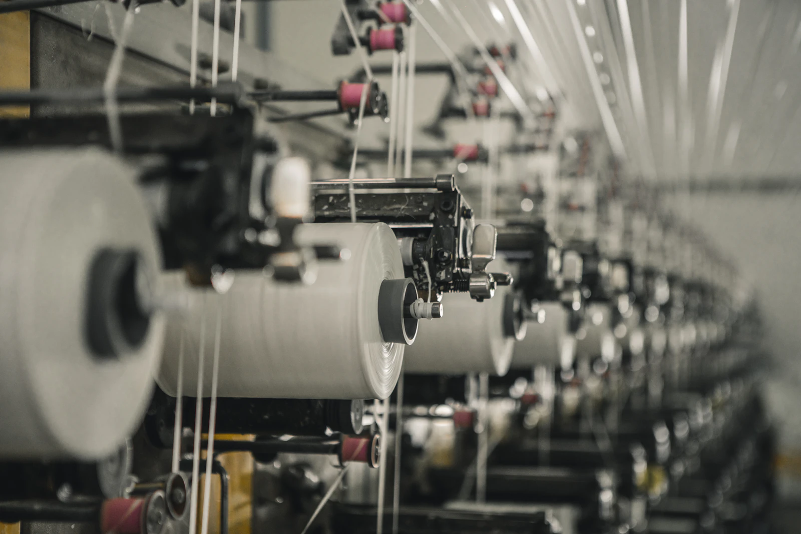 Textile machinery and thread spindles – reference Rows of textile equipment and thread spindles in a dry ice blasting service guide